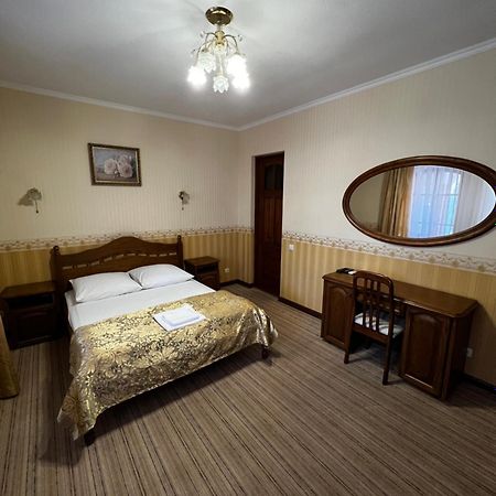 佐洛托伊法赞酒店 尼古拉耶夫 外观 照片
